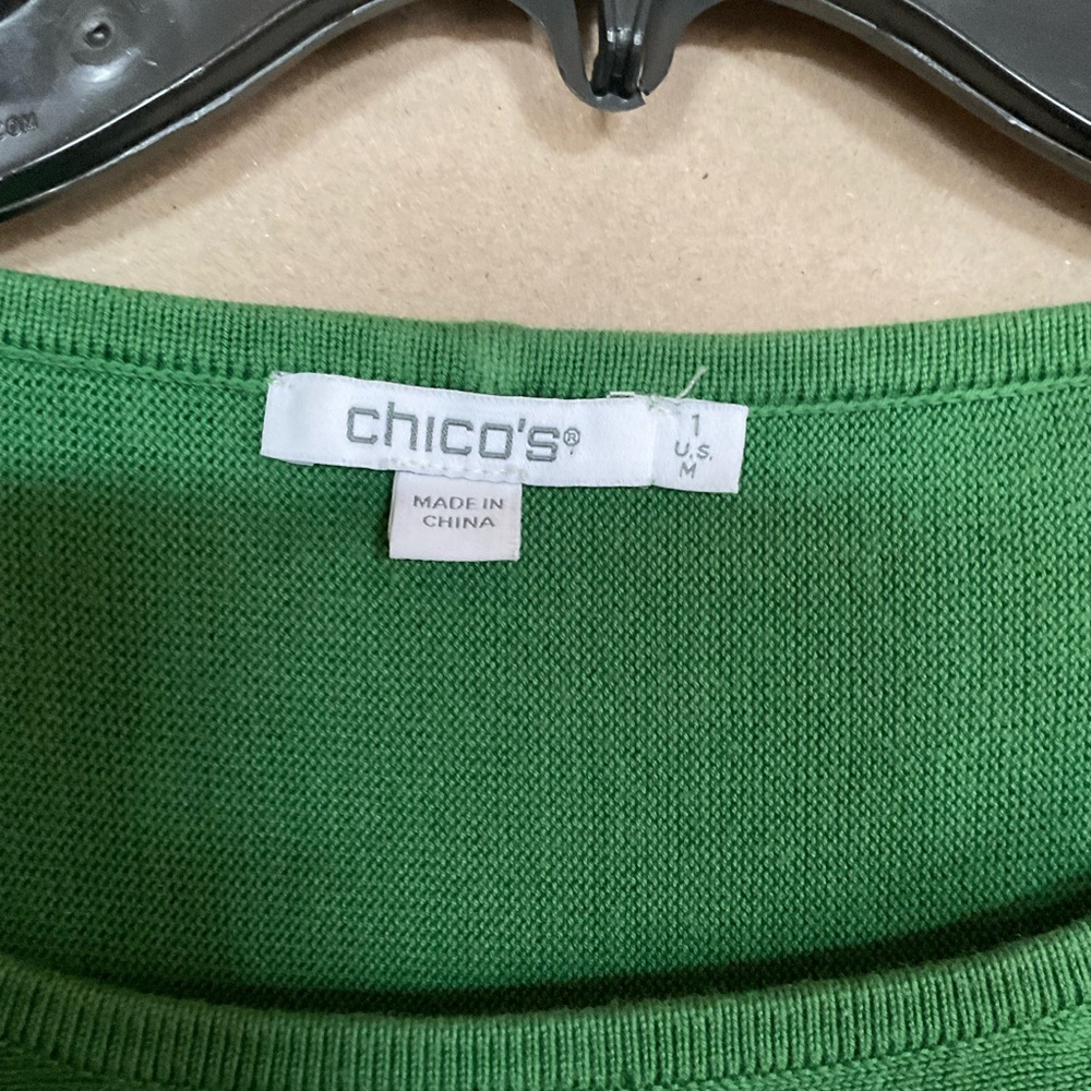 Chico’s Green Embroidered Top. Size 1 - Picture 6 of 10